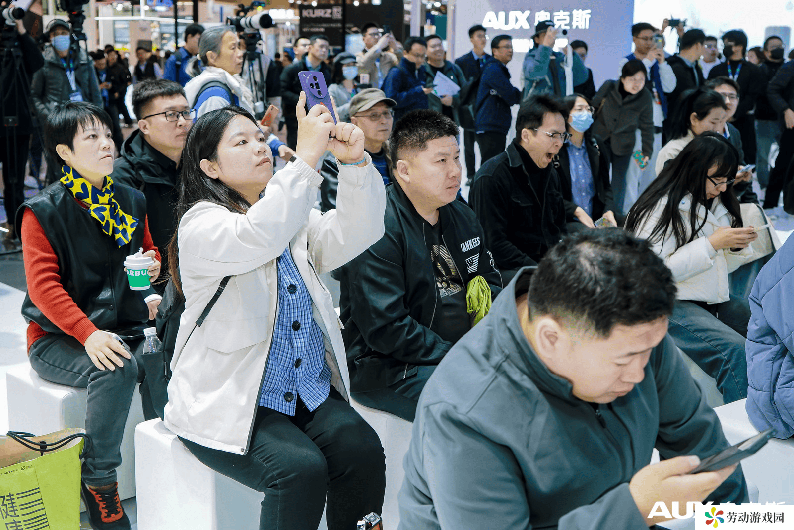 奥克斯空调AWE2025：AI语音新品奥知音II Pro，智慧生活新升级！